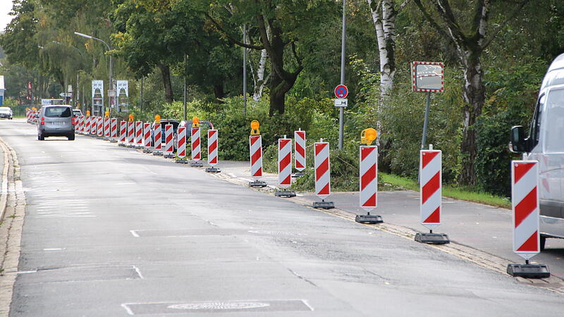 Der Seitenstreifen in der Uferstra&szlig;e&nbsp;&ndash; und zwar zwischen der Ernst-Faber-Br&uuml;cke (Globe) und der Wassergasse&nbsp;&ndash; wird zum Radweg umgebaut.