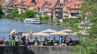 Die Beruhigung auf der Unteren Brücke ist offenbar eingetreten. Doch reicht der Platz für Gäste des Biergartens, Radfahrer und Fußgänger, wenn es im Sommer richtig voll wird?