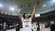 Austin Crowley wechselt zu den Bamberg Baskets Vom Southern Mississippi-College in Hattiesburg nach Rumänien - und jetzt nach Bamberg: Austin Crowley ist der nächste Baskets-Neuzugang.