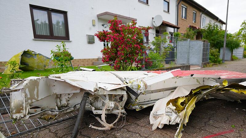 Absturz eines Kleinflugzeuges in ein Wohngebiet