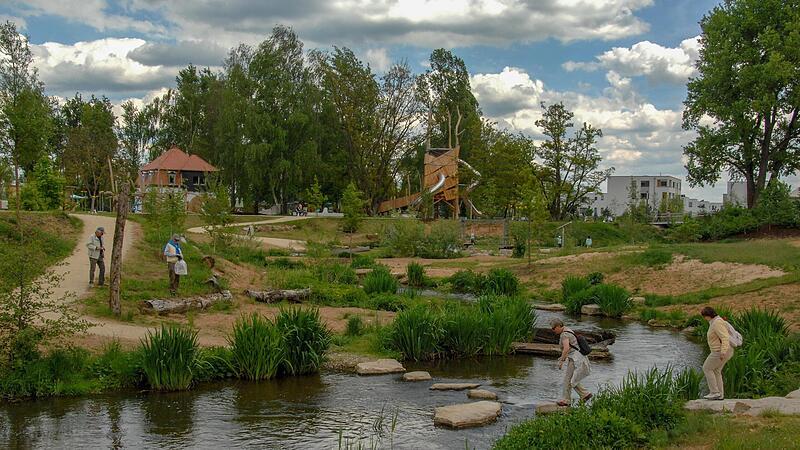 Der größte ökologische Erfolg der Landesgartenschau ist der 1,2 Kilometer lange Fischpass, auf dem die Fische auf ihrer Laichwanderung flussaufwärts schwimmen können. Der größte ökologische Erfolg der Landesgartenschau ist der 1,2 Kilometer lange Fischpass, auf dem die Fische auf ihrer Laichwanderung flussaufwärts schwimmen können.