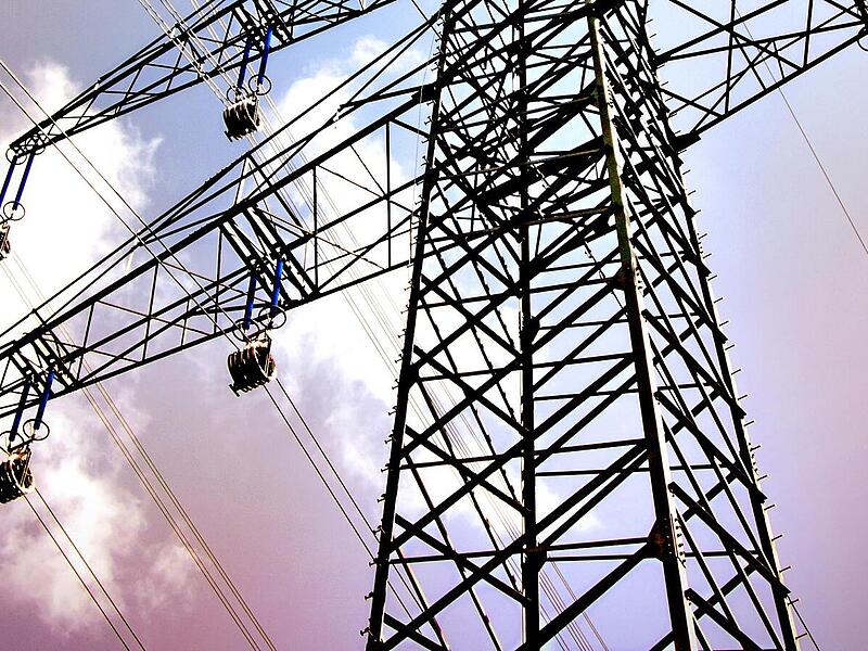 In Kulmbach auf Sch&auml;den an den Leitungen des Freileitungsnetzes sowie des Hochspannungsnetzes gepr&uuml;ft.