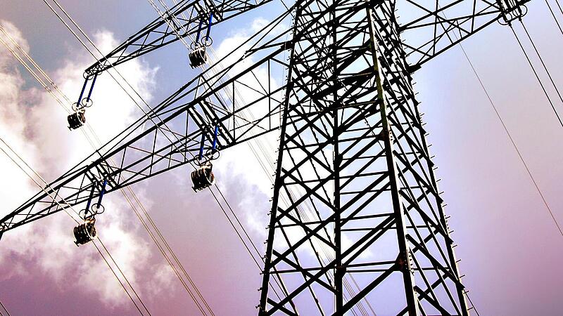 In Kulmbach auf Sch&auml;den an den Leitungen des Freileitungsnetzes sowie des Hochspannungsnetzes gepr&uuml;ft.