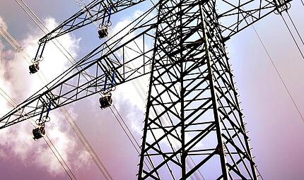 In Kulmbach auf Sch&auml;den an den Leitungen des Freileitungsnetzes sowie des Hochspannungsnetzes gepr&uuml;ft.