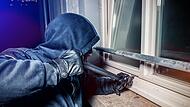 Die Einbrecher stemmten Fenster auf und gelangten so in die Büroräume.