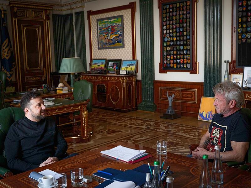 Ukraine-Krieg - Sean Penn trifft Selenskyj in Kiew