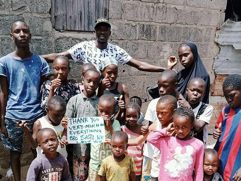 Der Einheimische Wulla gibt derzeit in Gambia (Banjul) 21 Straßenkindern ein Zuhause. Drei Freunde aus Bamberg wollen sein Projekt langfristig sichern.