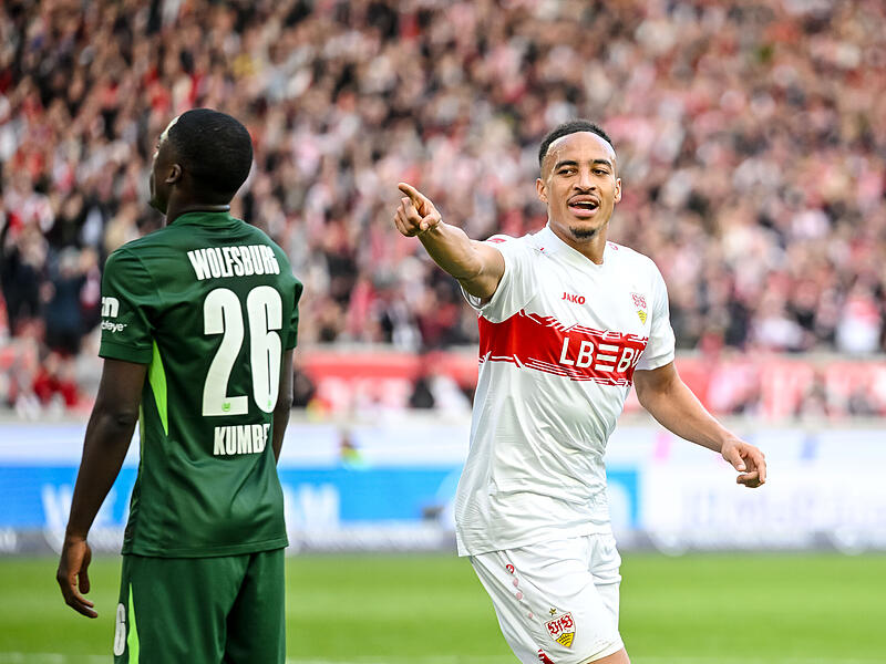 Jamie Leweling jubelt &uuml;ber seinen Treffer zum 2:0 gegen Wolfsburg.