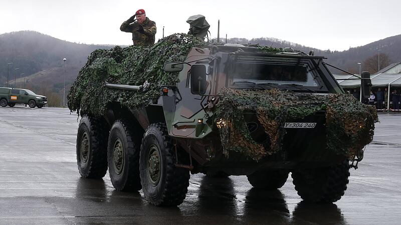 Oberstleutnant Rainer hoch auf seiner Abschiedsfahrt. Oberstleutnant Rainer hoch auf seiner Abschiedsfahrt.