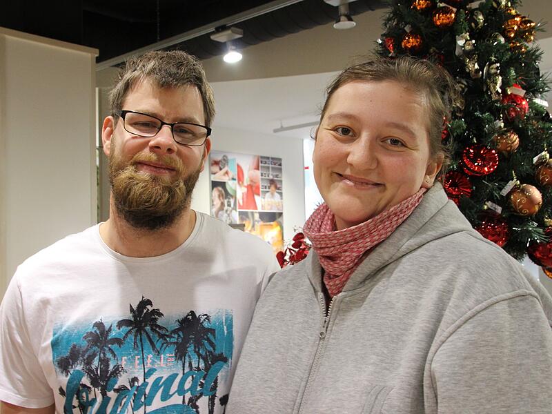 Für Jessica Frankl und Dennis Sopkowiek ist es das erste gemeinsame Weihnachten Für Jessica Frankl und Dennis Sopkowiek ist es das erste gemeinsame Weihnachten
