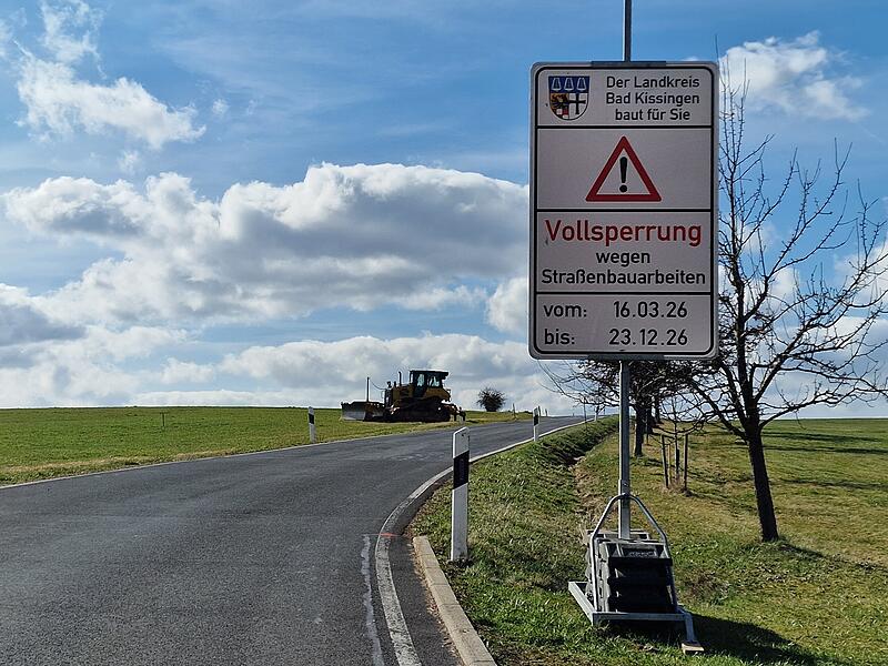 Das Schild k&uuml;ndigt es an: Ab 16. M&auml;rz ist die KG 31 bei Wei&szlig;enbach gesperrt