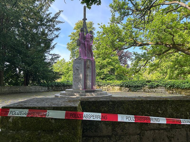 Farb-Attacke auf Ehrenmal des Coburger Convents