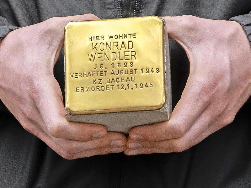 Der erste Stolperstein in Ebern gedenkt des Uhrmachers und Musikers Konrad Wendler.