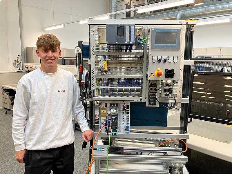 Der 16-jährige Janis Peter ist bei Brose  Auszubildender für Automatisierungstechnik.