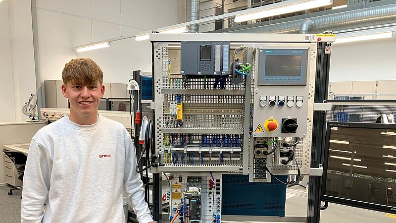 Der 16-j&auml;hrige Janis Peter ist bei Brose  Auszubildender f&uuml;r Automatisierungstechnik.