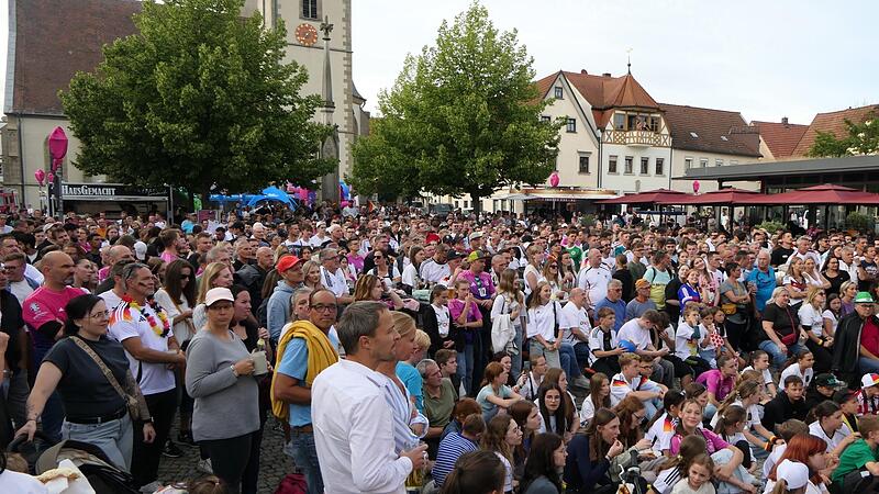 Menschenmassen werden zum &bdquo;Tag der Franken&ldquo; in Ha&szlig;furt erwartet.