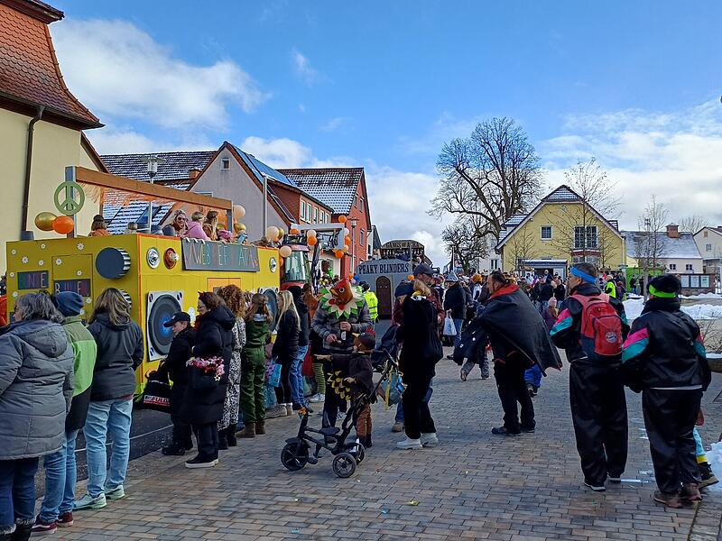 Rosenmontagszug in Aura