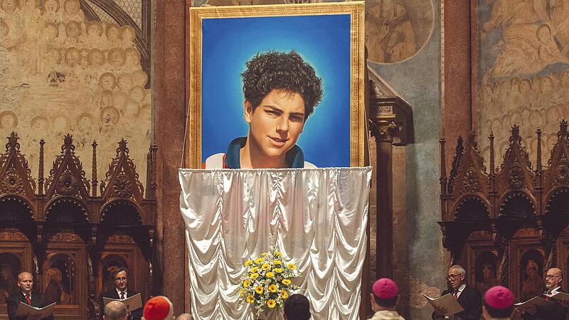 In einer feierlichen Zeremonie in Assisi wurde Carlo Acutis vor vier Jahren seliggesprochen. In einer feierlichen Zeremonie in Assisi wurde Carlo Acutis vor vier Jahren seliggesprochen.