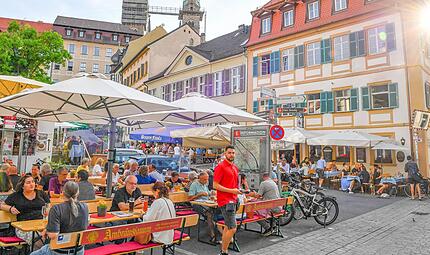 Drei Gastronomien am Katzenberg haben im Zuge der Corona-Beschränkungen ihre Freischankflächen um insgesamt rund 200 Plätze erweitern können. Dies soll nun erhalten bleiben – allerdings mit einigen Änderungen für das Sand-Flair. Drei Gastronomien am Katzenberg haben im Zuge der Corona-Beschränkungen ihre Freischankflächen um insgesamt rund 200 Plätze erweitern können. Dies soll nun erhalten bleiben – allerdings mit einigen Änderungen für das Sand-Flair.