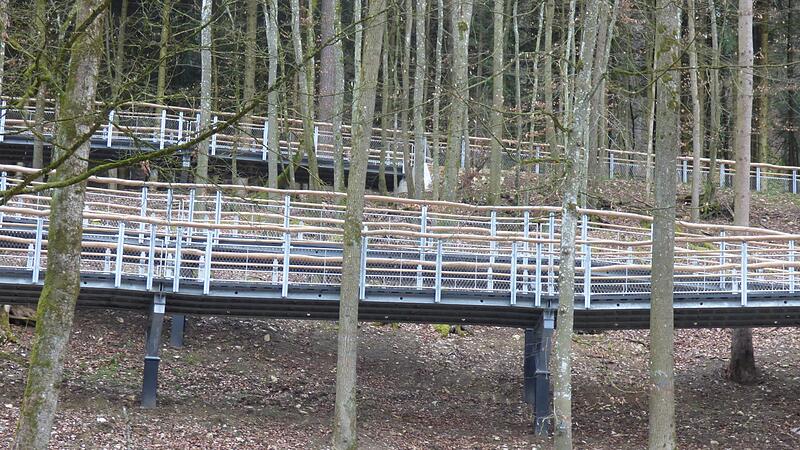 Der barrierefreie H&ouml;henweg steht zum Teil auf Stelzen.Forchheim & Fr&auml;nkische Schweiz