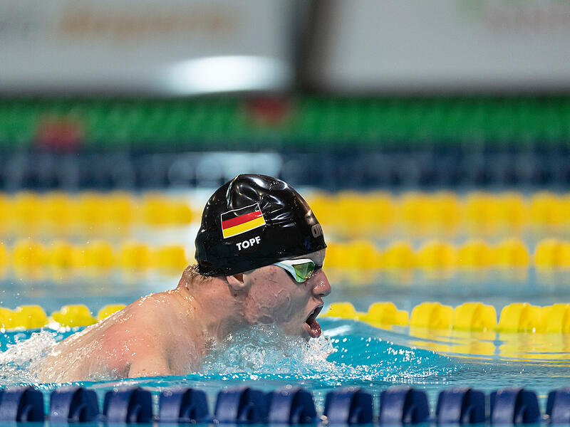 Josia Topf bei den World Para Swimming Championships in Funchal/Madeira im Jahr 2022. Zwei Jahre sp&auml;ter holte er in Paris bei den Paralympics Gold, Silber und Bronze.