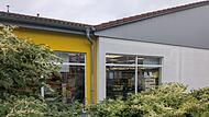 Hinter diesen Fenstern herrscht bald Leere: Im November soll der Netto in Schney schließen.