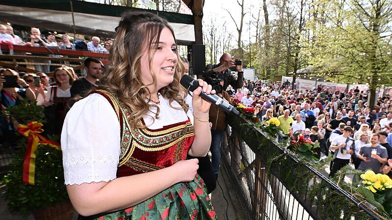 Luisa Zametzer aus Kersbach ist Forchheims zehnte Bierkönigin.Forchheim & Fränkische Schweiz Luisa Zametzer aus Kersbach ist Forchheims zehnte Bierkönigin.Forchheim & Fränkische Schweiz