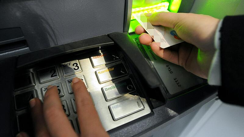 Der T&auml;ter hob mehrfach Geld ab. (Symbolbild)