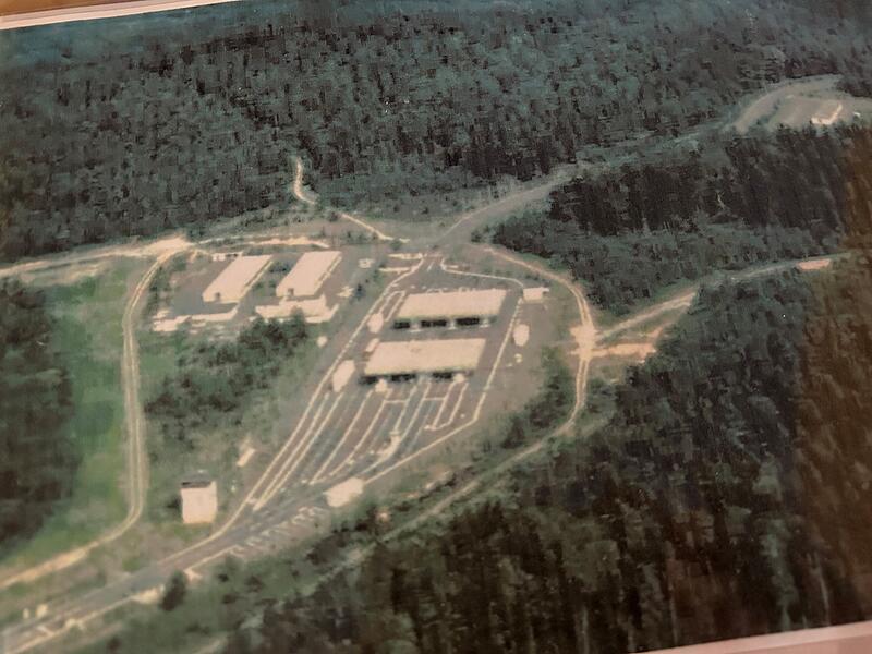 Das Waldhotel zwischen Rottenbach (Landkreis Coburg) und Eisfeld (Landkreis Hildburghausen)Das Waldhotel zwischen Rottenbach und Eisfeld Seit 1996 gibt es das „Waldhotel Hubertus“ in der Nähe des ehemaligen Grenzübergangs zwischen Rottenbach (Landkreis Coburg) und Eisfeld (Landkreis Hildburghausen).