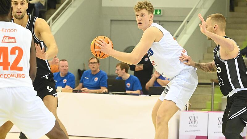 Defensiv soll beim BBC Coburg beim Spiel gegen das Team Ehingen Urspring alles so bleiben wie gegen die Dragons aus Rhöndorf, aber offensiv verlangt Headcoach Patrick Seidel von seinen Spielern wie Ben Diederichs (Mitte) viel mehr Intensität.