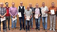Ehrungen beim TSV (von links): Wolfgang Mauder, Simon Schottdorf, Georg Schießer, Albrecht Kiesner, A. Schmitt, Karl-Heinz Schmitt, A. Blümm, Wolfgang Halbig, Konrad Hüttl, Matthias Hüttl Ehrungen beim TSV (von links): Wolfgang Mauder, Simon Schottdorf, Georg Schießer, Albrecht Kiesner, A. Schmitt, Karl-Heinz Schmitt, A. Blümm, Wolfgang Halbig, Konrad Hüttl, Matthias Hüttl