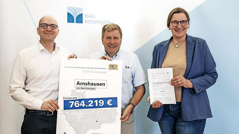 Oberb&uuml;rgermeister Dirk Vogel, J&uuml;rgen Eisentraut, Leiter des Amtes f&uuml;r L&auml;ndliche Entwicklung Unterfranken und Christine Schwind, Abteilungsleiterin Technische Infrastruktur