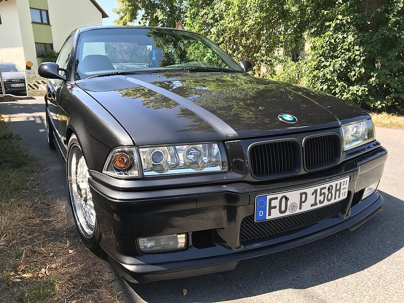1000 Jahre Ailsbach: Die Oldtimer gl&auml;nzten und tuckerten um die Wette