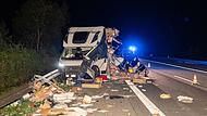 Unfall A70 Ein technischer Defekt zwang einen 49-jährigen Transporterfahrer auf der A70 bei Bamberg zu einem Notstopp auf dem Seitenstreifen. Kurz darauf krachte ein vollbeladener Sattelzug ungebremst in das Pannenfahrzeug.
