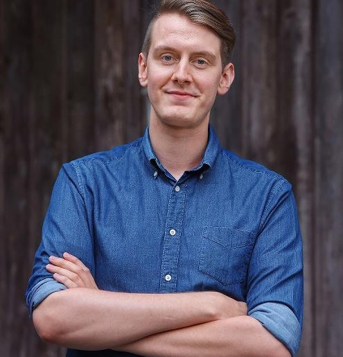 Jonas Greiner tritt im fifty-fifty auf.