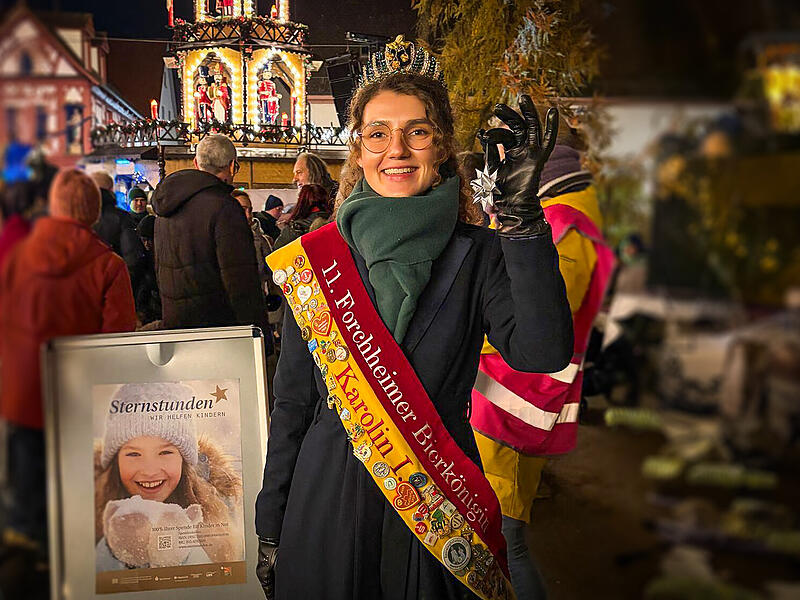 Am Samstag verkaufte Karolin Kübel bereits Sterne auf dem Forchheimer Weihnachtsmarkt.