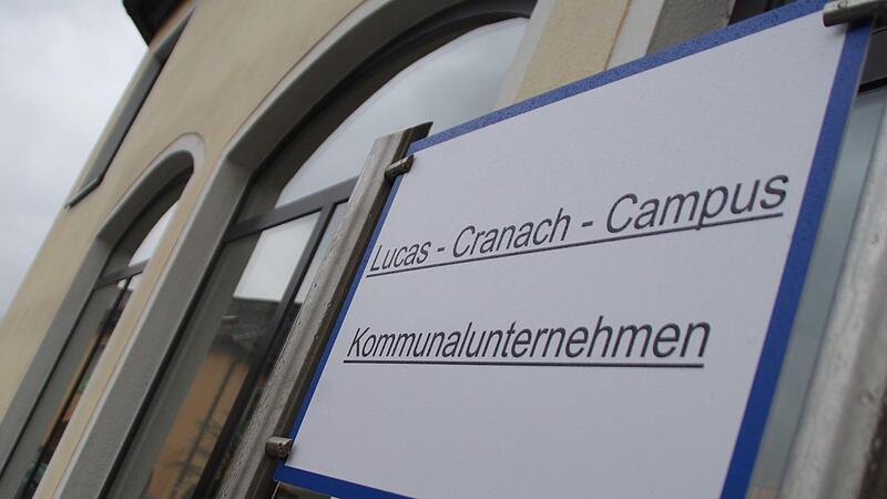 Das Kommunalunternehmen hat die baulichen Vorbereitungen f&uuml;r den nun beginnenden Campus-Betrieb in Kronach auf den Weg gebracht.