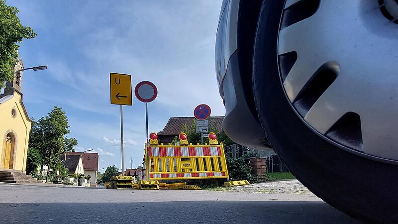 F&uuml;r Autofahrer ist Buckenhofen ein Geduldsspiel, f&uuml;r Anwohner eine Zerrei&szlig;probe:  Gleich zwei Ausweichrouten schl&auml;ngeln sich durchs Wohngebiet. Das ruft Kritiker auf den Plan.Forchheim & Fr&auml;nkische Schweiz