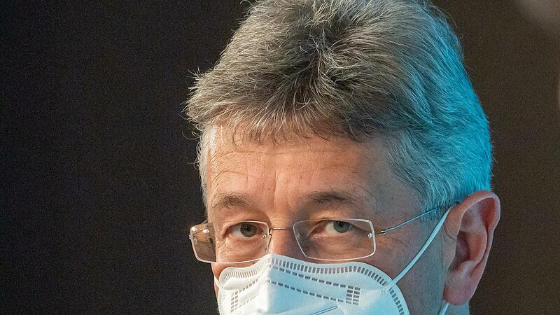 Der bayerische Kultusminister Michael Piazolo (Freie W&auml;hler) will die Schulen offen lassen.