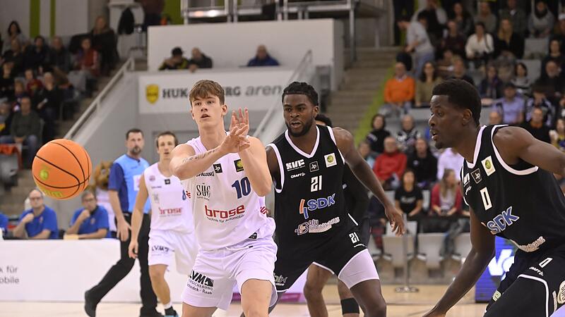 Coburgs Power Forward Tim Herzog (hier gegen die Fellbach Flashers) m&ouml;chte, dass sich seine Mannschaft mit einem Sieg im letzten Spiel des Jahres ein sch&ouml;nes Weihnachten beschert.