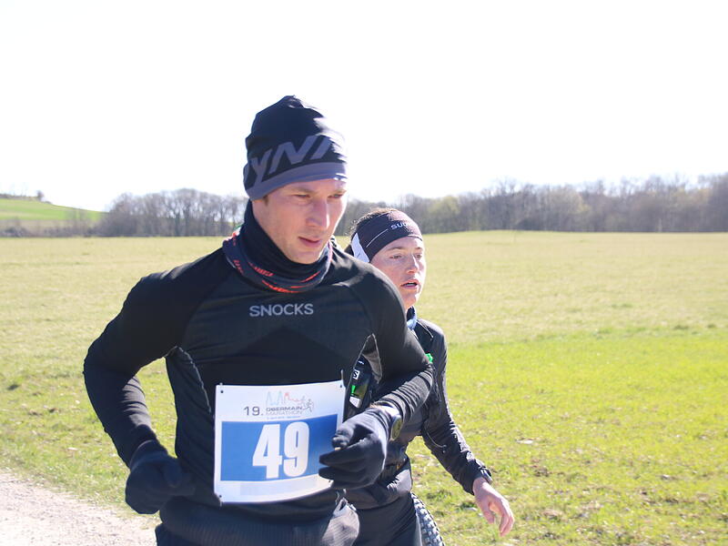 Strahlender Sonnenschein, aber nur niedrige Plusgrade erwartete die L&auml;ufer beim 19. Obermain-Marathon rund um Bad Staffelstein. Die Marathon-Strecke f&uuml;hrte wieder an den beiden Wahrzeichen der Kurstadt, dem Kloster Banz und der Basilika Vierzehnheiligen vorbei.