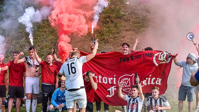 Der FSV Krum feierte seinen Aufstieg in die Kreisklasse  ausgelassen.