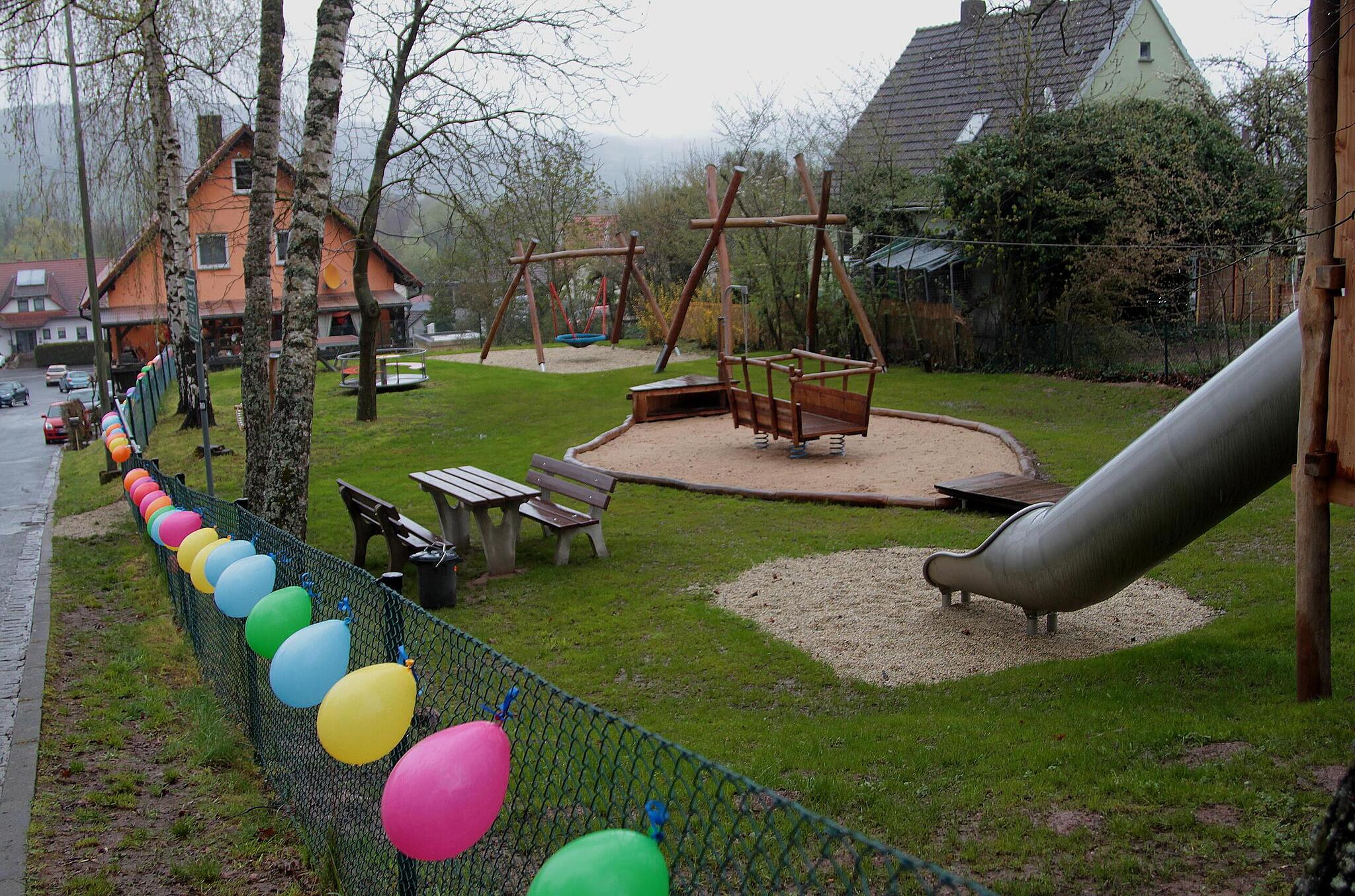 Stadt Eltmann eröffnet im Stadtteil Eschenbach Spielplatz für 80.000 Euro