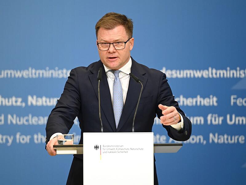 Bundesumweltminister stellt Elektroauto-Kaufpr&auml;mie vor