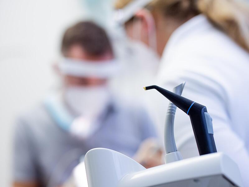 M&uuml;ssen Patienten den Besuch beim Zahnarzt k&uuml;nftig aus eigener Tasche bezahlen?