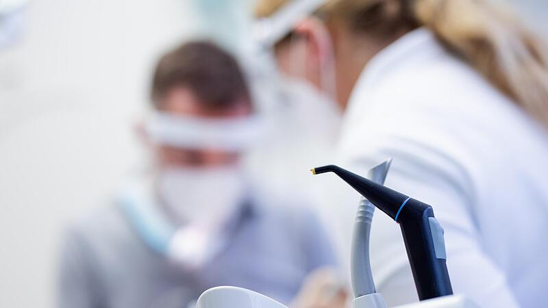 M&uuml;ssen Patienten den Besuch beim Zahnarzt k&uuml;nftig aus eigener Tasche bezahlen?