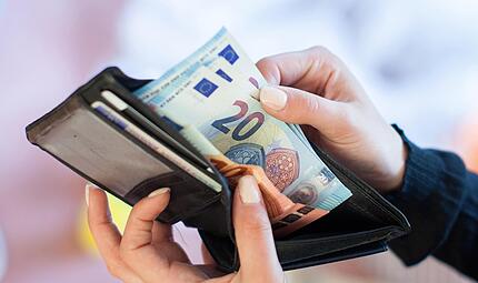 Arbeitsmarktforscher Enzo Weber macht der Regierung Vorschl&auml;ge, wof&uuml;r sie Geld ausgeben soll.