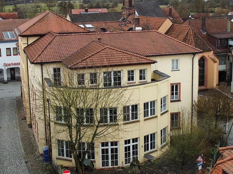 Seit Oktober 2021 steht das Hammelburger B&uuml;rgerspital weitestgehend leer. Alle bisherigen Ideen zur Nachnutzung sind gescheitert.