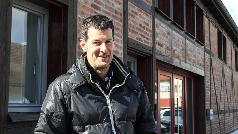 Weder    sein Vermieter noch er selbst "sind happy", sagt     J&uuml;rgen Weninger, der   nach sieben erfolgreichen Jahren  in Langensendelbach      sein Sportartikel-Gesch&auml;ft   in der    Hauptstra&szlig;e  27  aufgibt.Forchheim & Fr&auml;nkische Schweiz