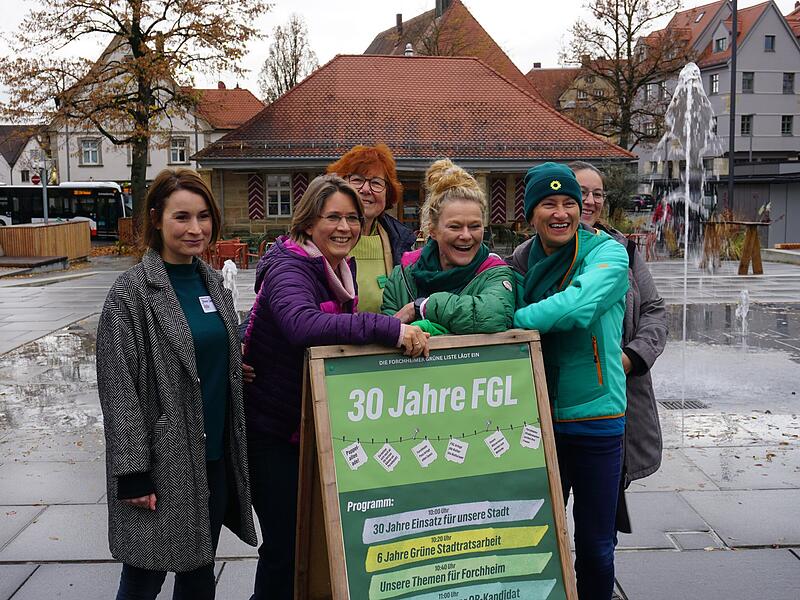 Ein Teil der Frauenriege bei der FGL feiert das Jubiläum in Forchheim, darunter Annette Prechtel, Edith Fießer, Melanie Rövekamp und  Andrea Häcking.